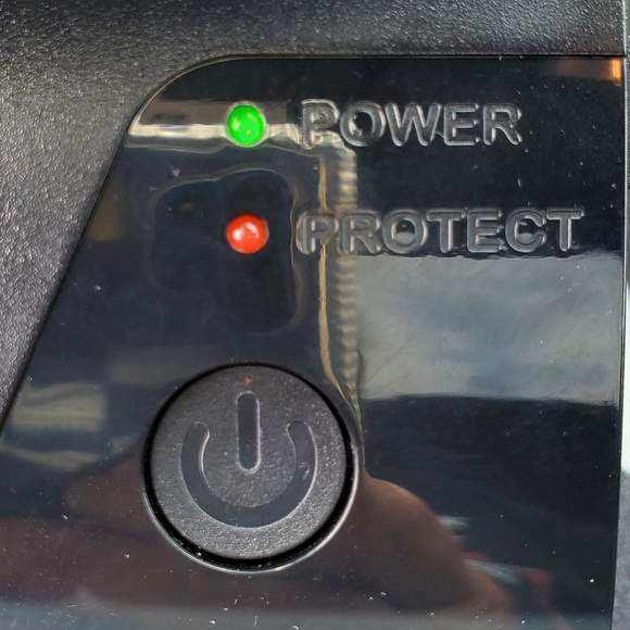 Scosche PI200PS-1 INVERT200 200W Mobile Power Inverter with 3 AC Outlets, 4 USB - Picture 5 of 16